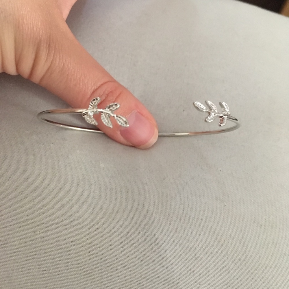 Leaf Bangle - Picture 5 of 7